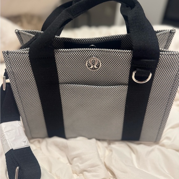 Lululemon Athletica Black and Gray Tote Bag - Picture 1 of 1